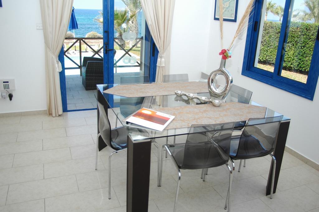 Kymmates Beach Front Villas Paphos Phòng bức ảnh