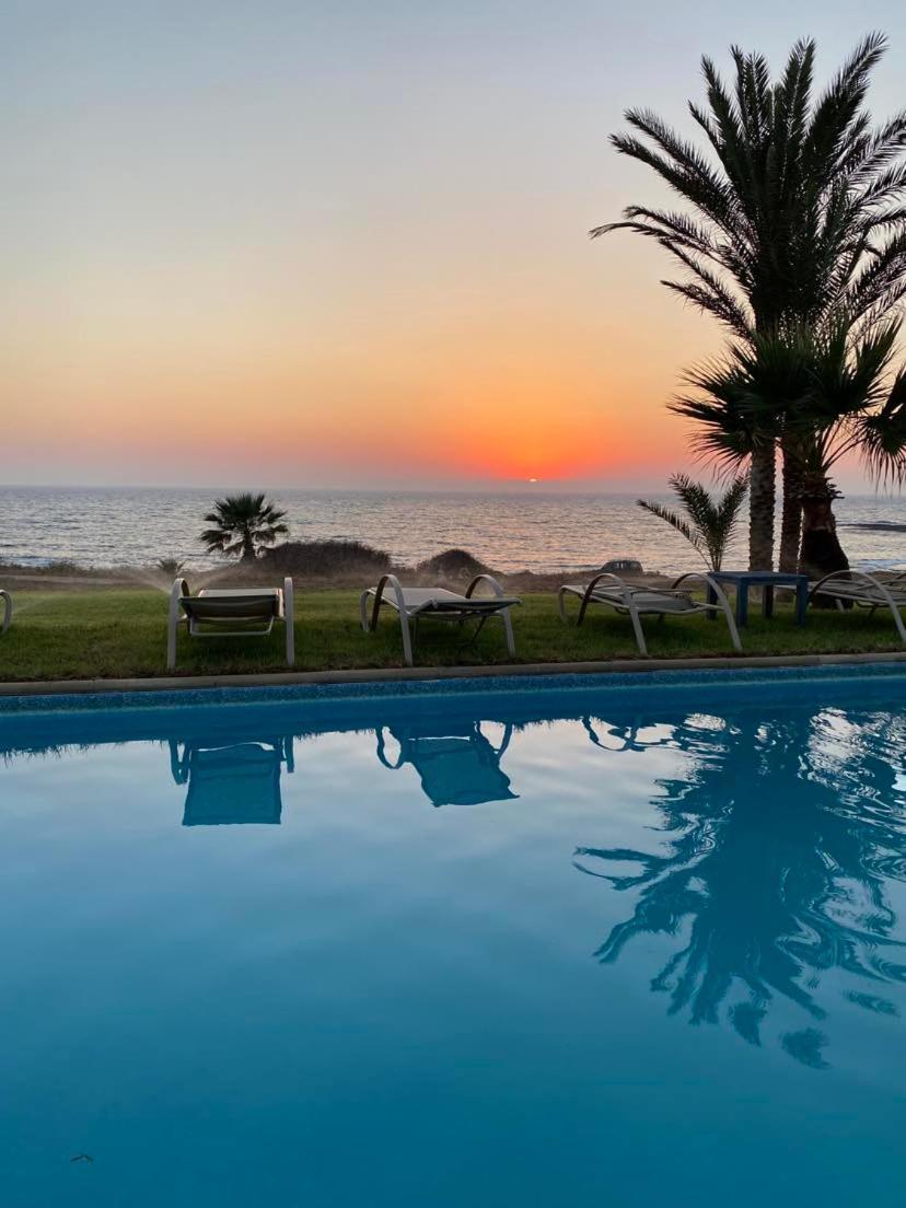 Kymmates Beach Front Villas Paphos Ngoại thất bức ảnh