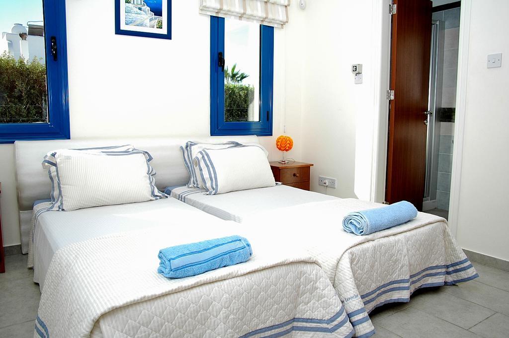 Kymmates Beach Front Villas Paphos Ngoại thất bức ảnh