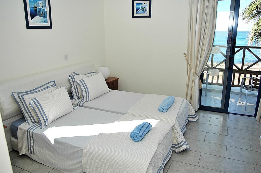 Kymmates Beach Front Villas Paphos Ngoại thất bức ảnh