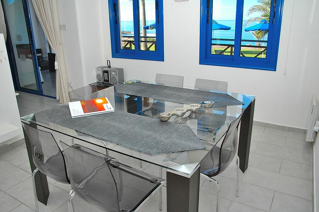 Kymmates Beach Front Villas Paphos Ngoại thất bức ảnh