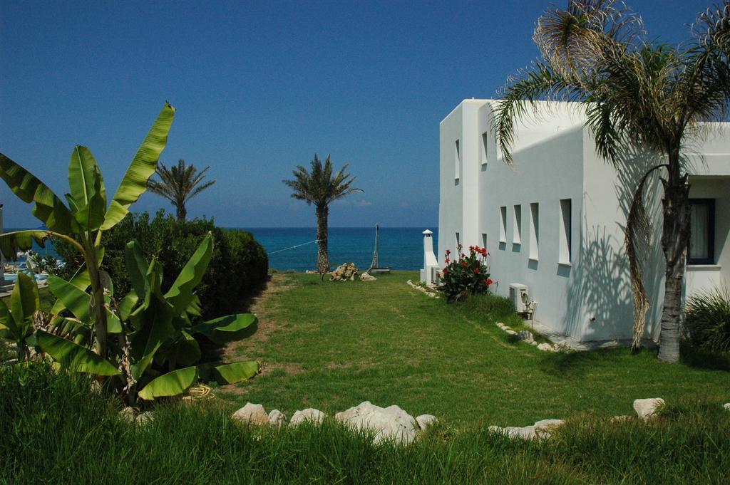 Kymmates Beach Front Villas Paphos Ngoại thất bức ảnh