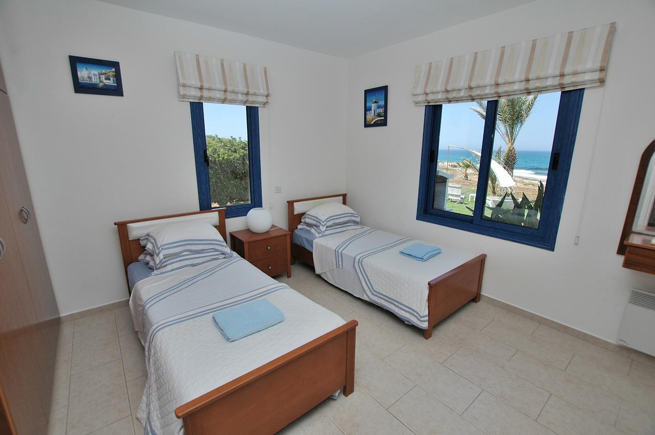 Kymmates Beach Front Villas Paphos Ngoại thất bức ảnh