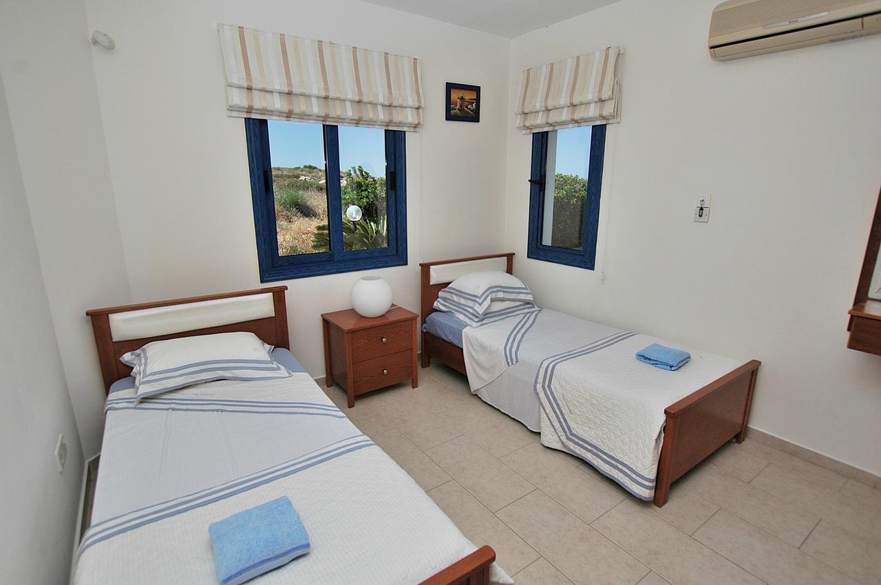 Kymmates Beach Front Villas Paphos Ngoại thất bức ảnh