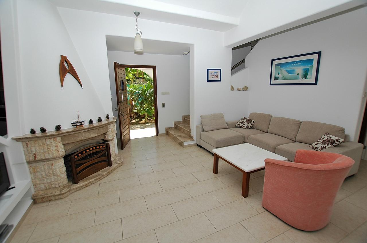 Kymmates Beach Front Villas Paphos Ngoại thất bức ảnh